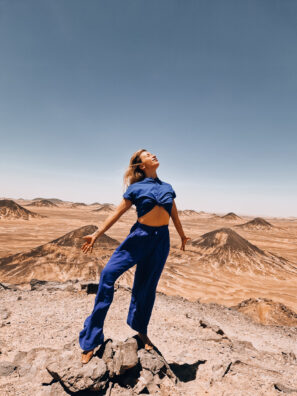 Jak odvaha přitahuje štěstí: dopamin, synchronicity a pole čarodějky světla